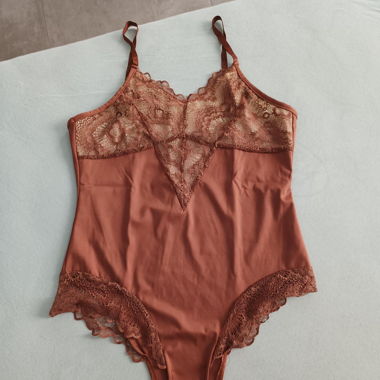 Shaping bodysuit