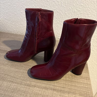 Stivaletti rossi in pelle con tacco Zara