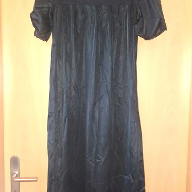 Camicia da notte e accappatoio neri