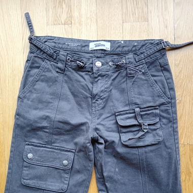 Pantalone a vita bassa
