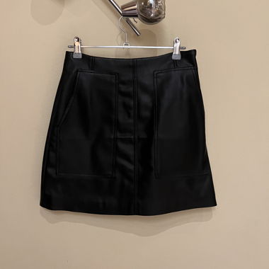 Jupe courte noire en simili