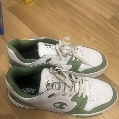 Make Snipes Champion sneakers. Size 47.5