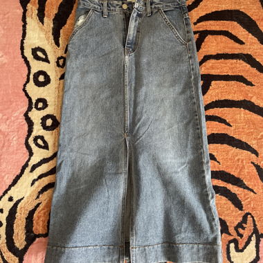 Längerer Midi-Rock aus Denim von einer Marke aus Seoul