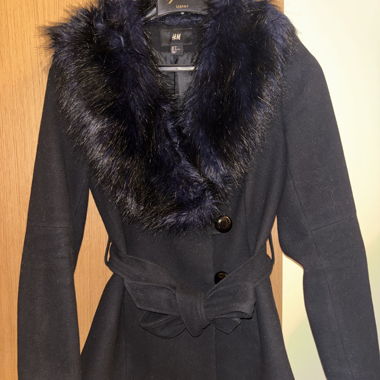 Elegante Damenjacke mit Kunstfell