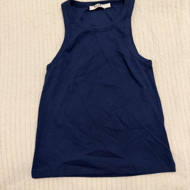 Top smanicato blu scuro