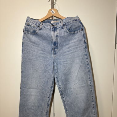Levis Jeans (High Waisted Straight)