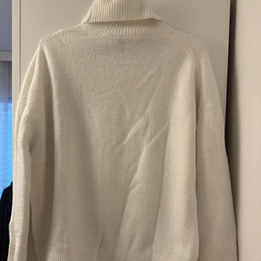 Turtelneck holder sweater 
