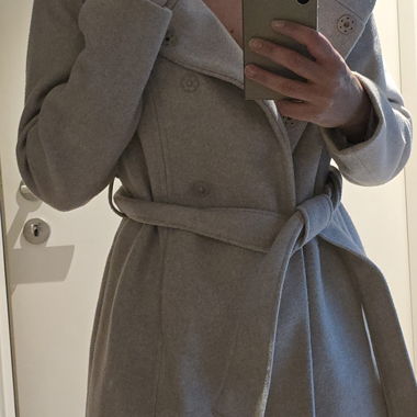 Manteau à capuche gris clair