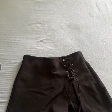 Jupe-short noir à lacet