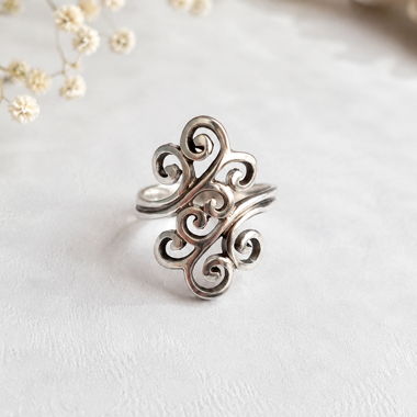 Versilberter Ring 925 mit durchbrochenem Muster