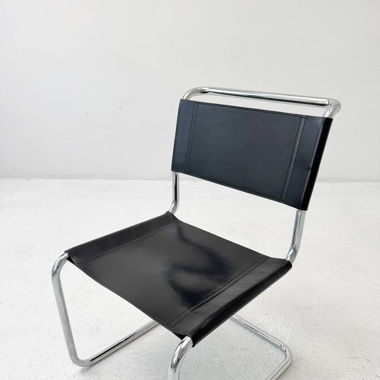 Eleganter Bauhaus Freischwinger, schwarzes Leder