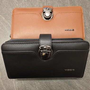 Wallet with lots of space