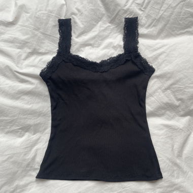 Schwarzes Spitzentop