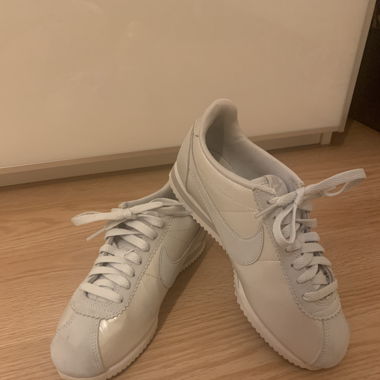 Baskets Nike Cortez grises 