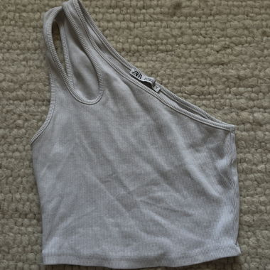 Top Zara asimmetrico grigio