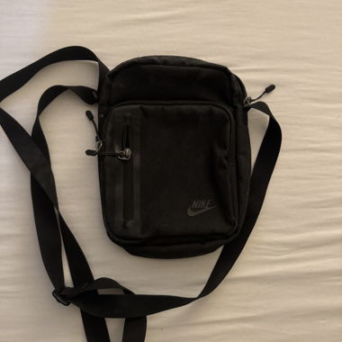 Nike Umhaengetasche schwarz