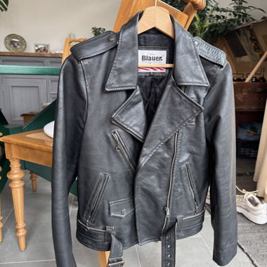 Blauer Lederjacke schwarz