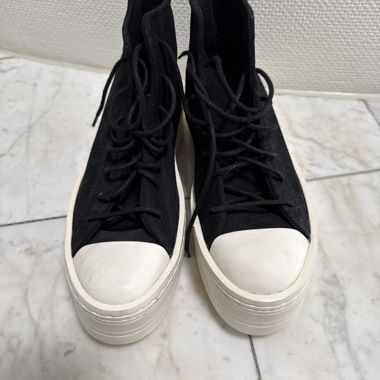 Converse ungetragen