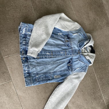 Jeansjacke mit Kapuze