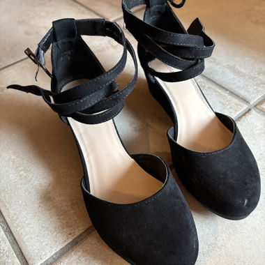 Sandales à talon compensé