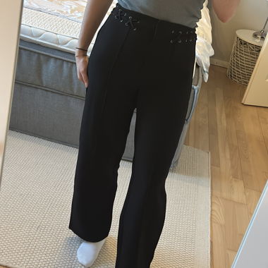 Schwarze LeGer Schnür-Hose