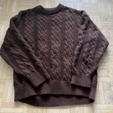 Brauner Zopfpullover