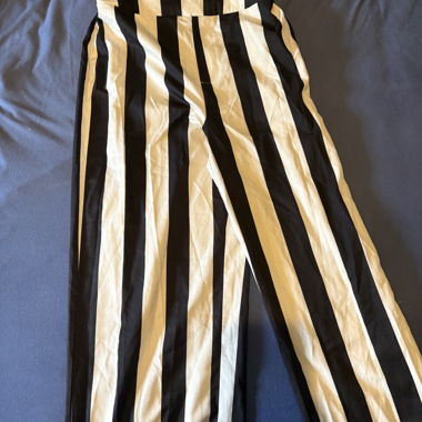 Pantalon rayé noir et blanc