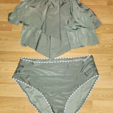 Bikini a due pezzi verde oliva