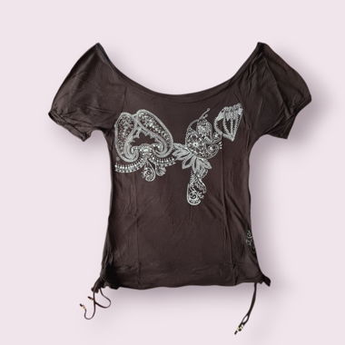 Chocolate T-shirt, size M, bare shoulders