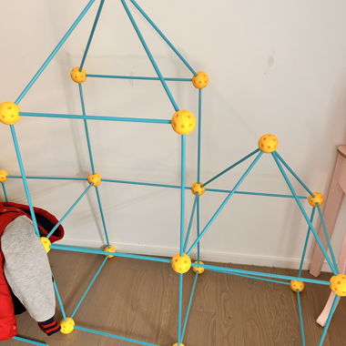 Structure de jeu pour enfants bleue et jaune