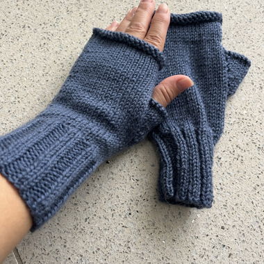 Gants pour dames faits à la main neufs
