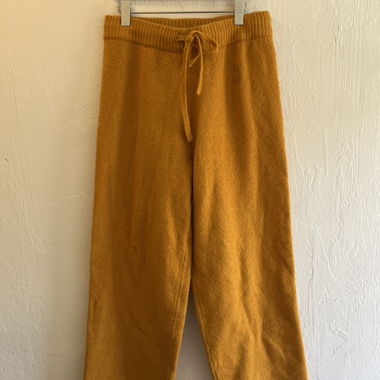 Senfgelbe Strickhose mit weitem Bein