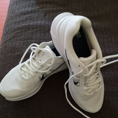 Basket blanche NIKE