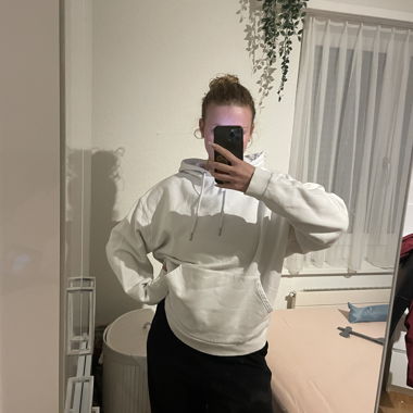 sweat à capuche blanc avec joli imprimé au dos