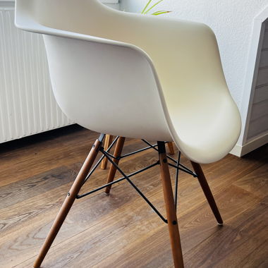 Vitra Eames Plastic Chair
