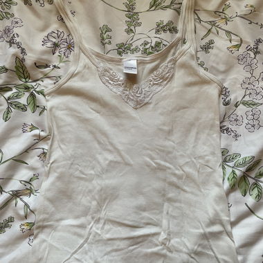 Top bianco da donna con pizzo