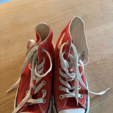 Converse hoch