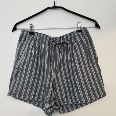 Pantaloncini in lino a righe Esmara