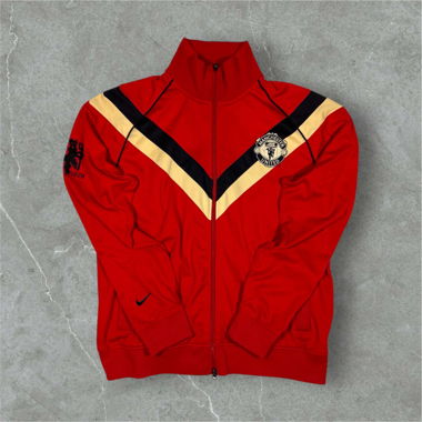 manchester united nike trackjacket in red/black