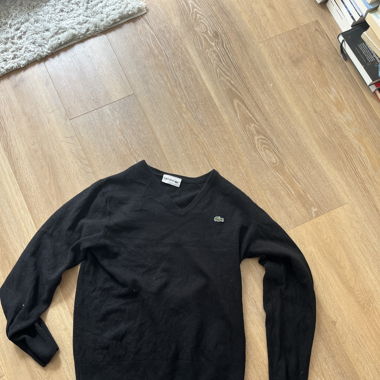 Schwarzer Lacoste Pulli
