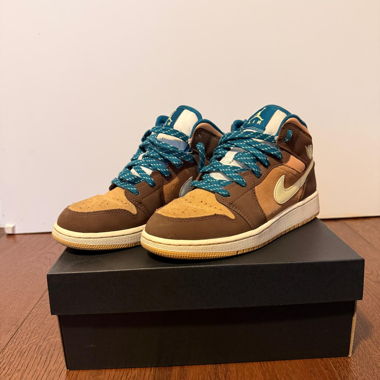 AIR JORDAN 1 MID SE (GS)