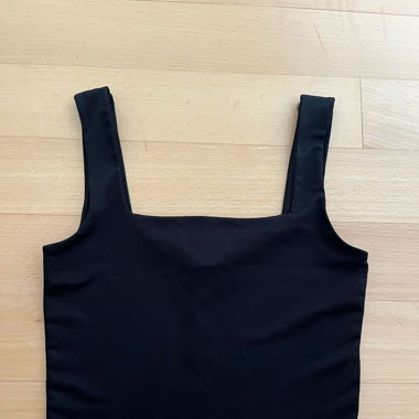 Schwarzes Crop top 