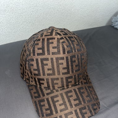 Casquette fendi