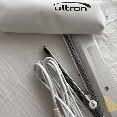 Ultron hair straightener with pouch