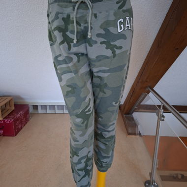 Trainer Hose GAP Gr. M Tarnfarbe grün