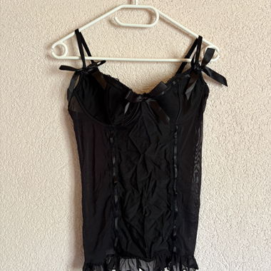 Schwarzes Satin-Corsagen-Top