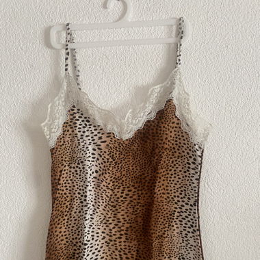 Leo top