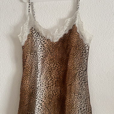Leo top