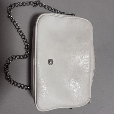 Borsa a tracolla bianca con catena