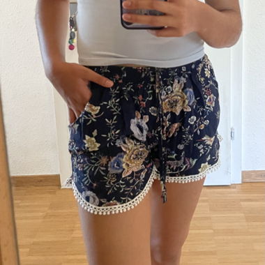Hot Pants with Floral Pattern